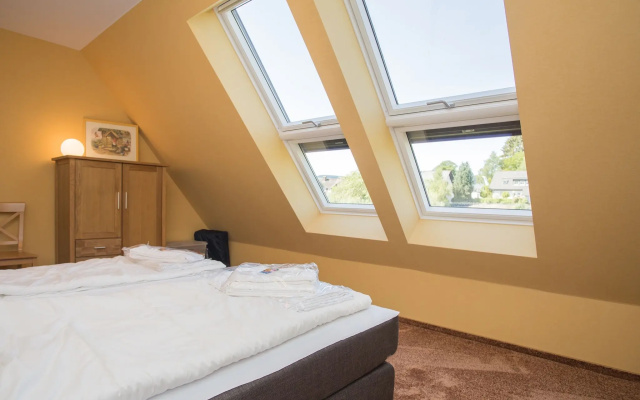 Attractive Holiday Home in Elkeringhausen with Pond