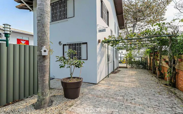 Seafront Beautiful House in Sto. Antonio Cda1647