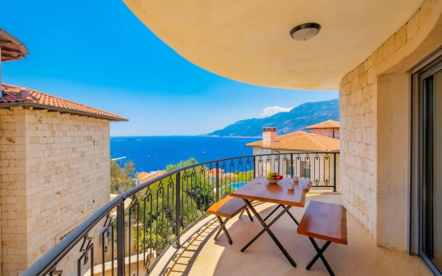 Fortuna Peninsula Apart