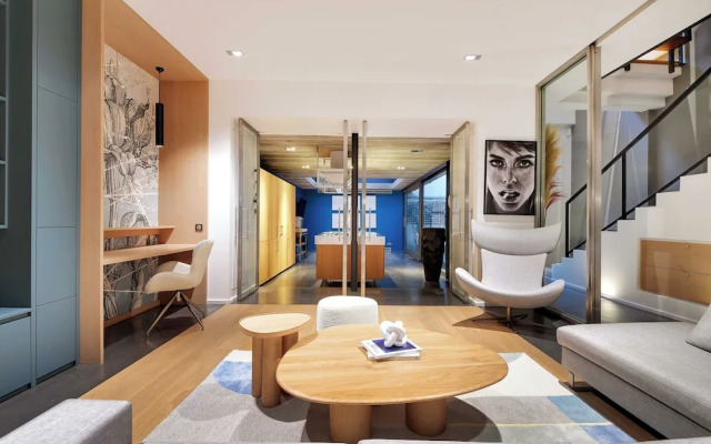 Fabulous House : a Gem in Chic Western Paris