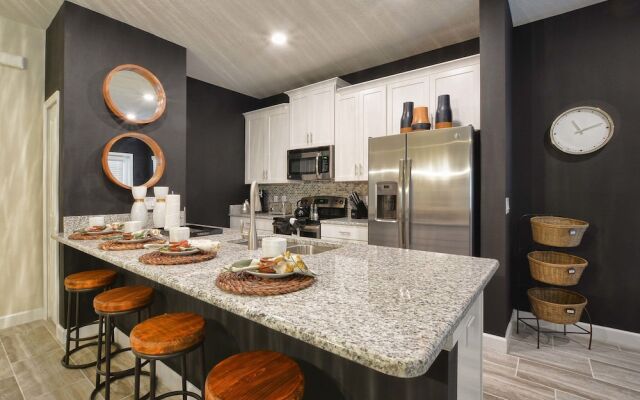 Storey Lake-4 Bedroom Townhome w/Spashpool-1613ST