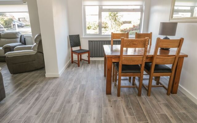 11 Seabreeze, Llandudno