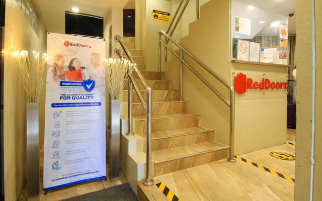 RedDoorz @ Hotel Rosemarie
