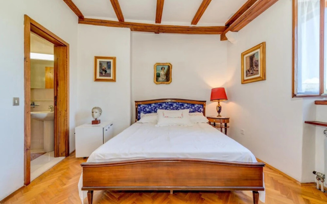 Stunning Home in Milna With 5 Bedrooms and Wifi