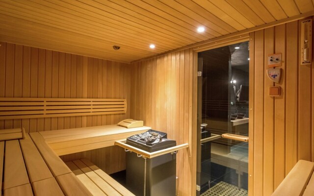 Chalet in Piesendorf with Sauna, Hot Tub, Pool, Whirlpool