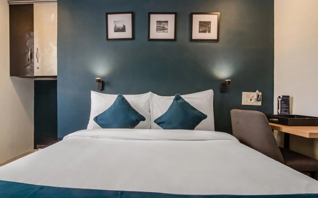 OYO SilverKey 76611 Nirsukh Palace