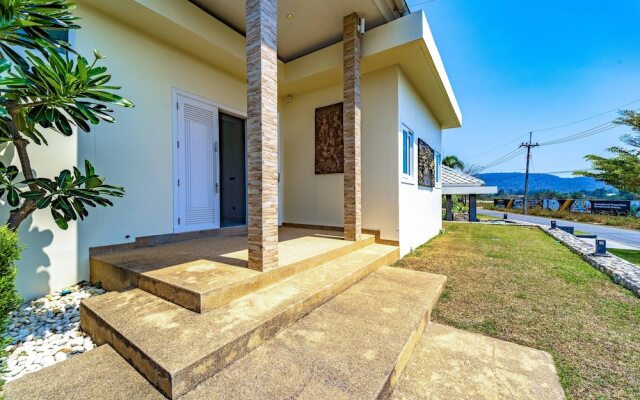 High-End Villa on Golf Course -BMG3, Hua Hin