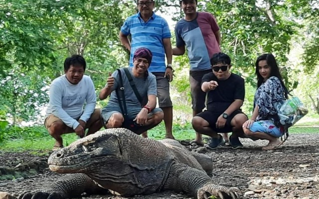 Flores One Love Homestay Hostel and Tours