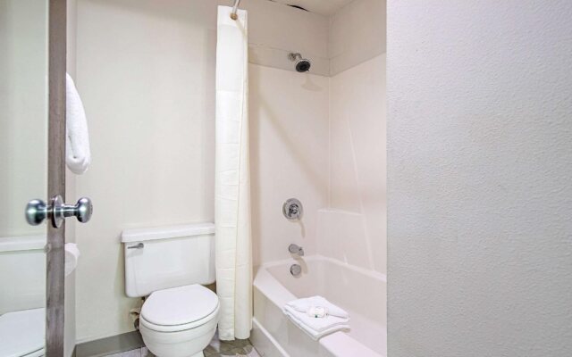 La Quinta Inn Milwaukee Northwest
