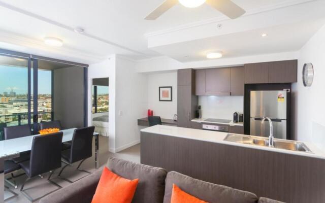 Keeping Cool on Connor - Executive 2BR Fortitude Valley apartment with pool and views