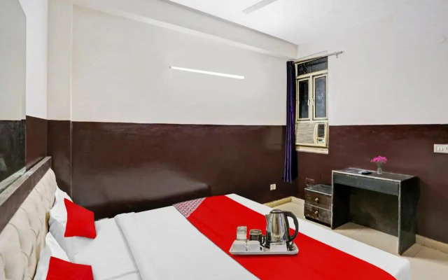 Oyo Flagship 702639 Chaudhary Palace