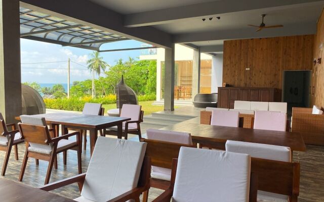 Mazarine Surf Suites