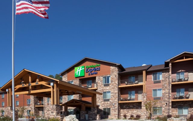 Holiday Inn Express Hotel & Suites Custer