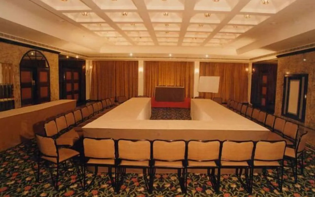 Kamat Lingapur Hotel