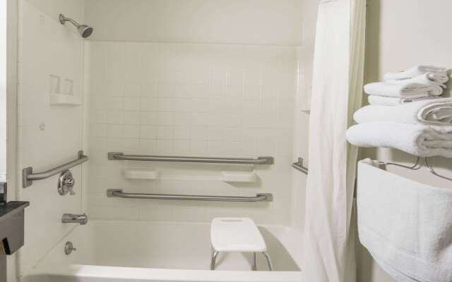 Super 8 by Wyndham Munfordville KY