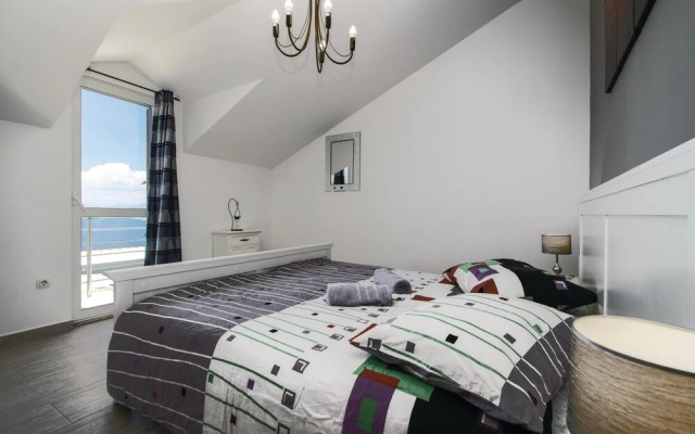 Beautiful Home in Vela Luka With 2 Bedrooms and Jacuzzi