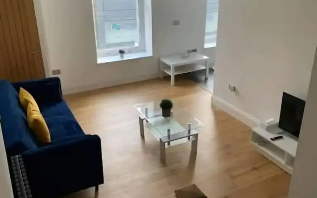 City Centre Duplex Sleeps 4 H1