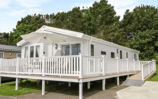 Cayton Pines