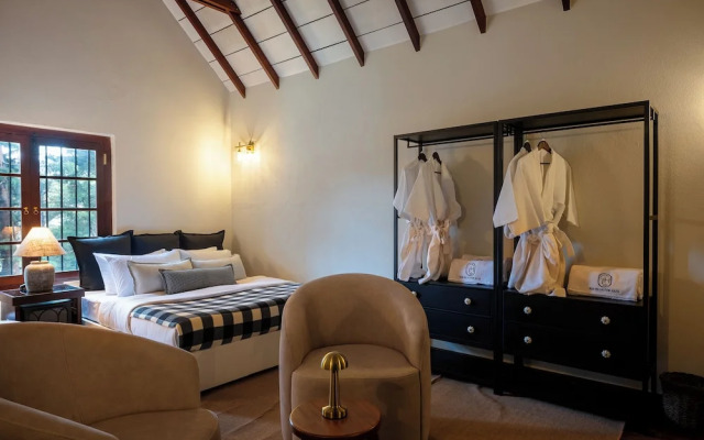 Tathya Hills - Luxe Garden Retreat