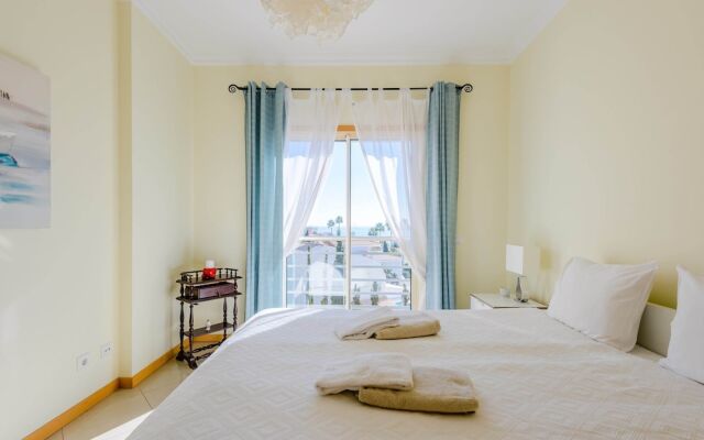 Sea view Apartment with sunbathing Terrace & 2 Swimming pools