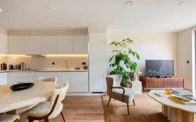 Stylish City Flat With Private Balcony
