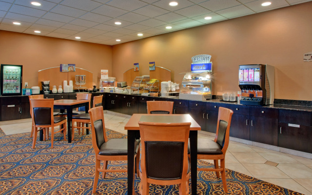 Holiday Inn Express Airport-Calgary, an IHG Hotel