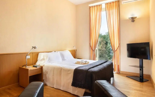 Dynasty Suites Downtown Apartments