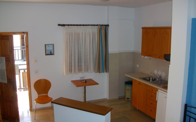 Pella House Studios & Apartments