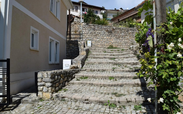 Apartment and Studio Damjan