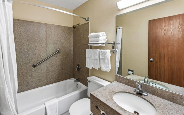 Super 8 by Wyndham Independence Kansas City