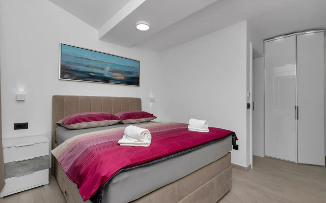 Lulani pool apartment