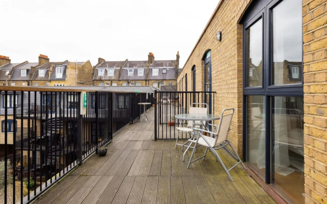 The Tooting Hideout - Dazzling 3bdr Flat With Balcony