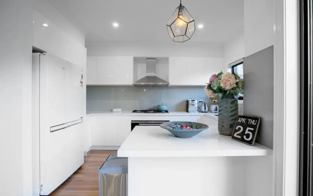 AUJOY 4 Bed Townhouse Burwood 2