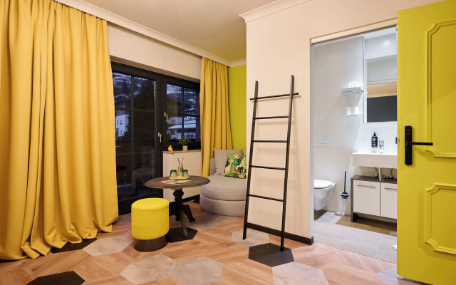 Boutique house happYellow