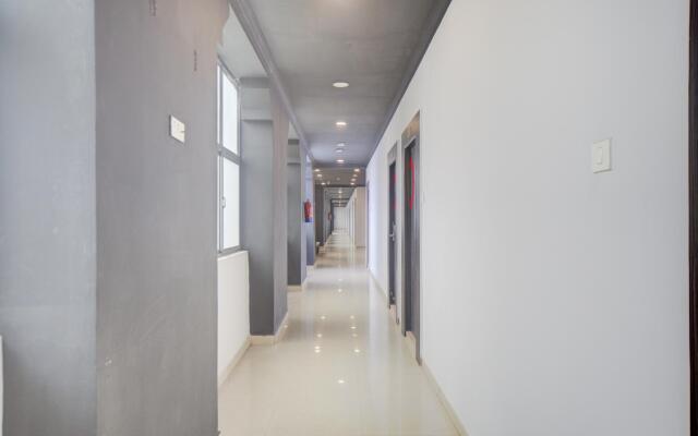 OYO Townhouse 430 Everest Hotel