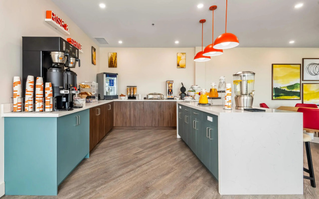 Comfort Inn & Suites