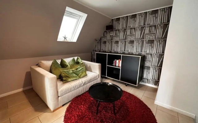 "lee" in House Smaswai 10