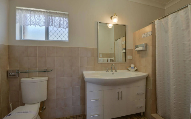 Cadman Motor Inn & Apartments