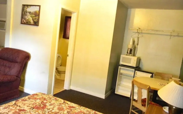 Little Shamrock Motel A1