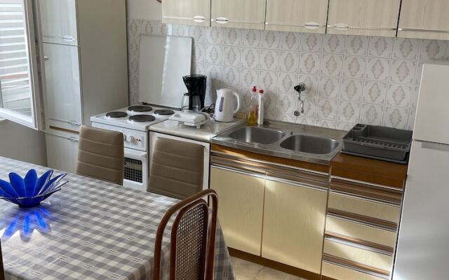 Seafront apt With Terrace, 4 Bedrooms and Mooring