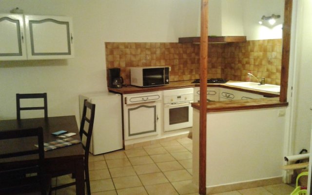 House With 2 Bedrooms in Mèze, With Wonderful City View and Balcony -