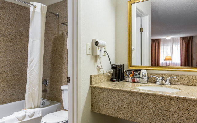 Quality Inn & Suites Bakersfield