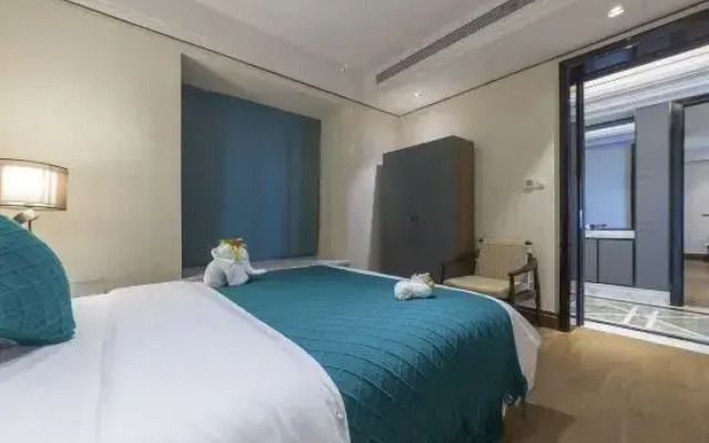Leisure Travel Rent (Sanya Phoenix Airport Store)