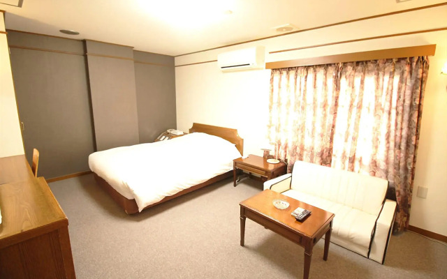 Shinjuku East Hotel