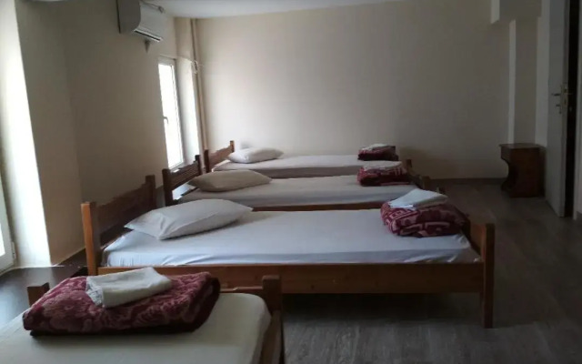 Pella Inn Hostel