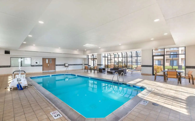 Comfort Inn & Suites Arlington Heights - Buffalo Grove