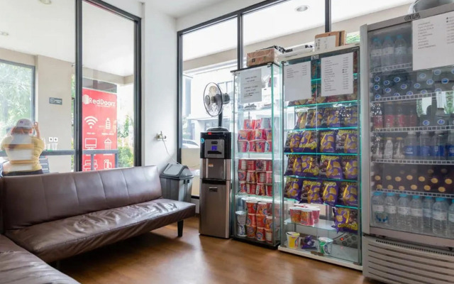 RedDoorz Plus near ICE BSD 2