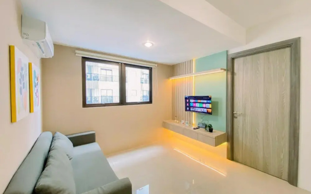 Modern Look 2Br Apartment At Anwa Residence