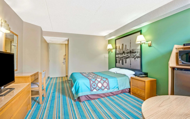 Super 8 Toronto East ON