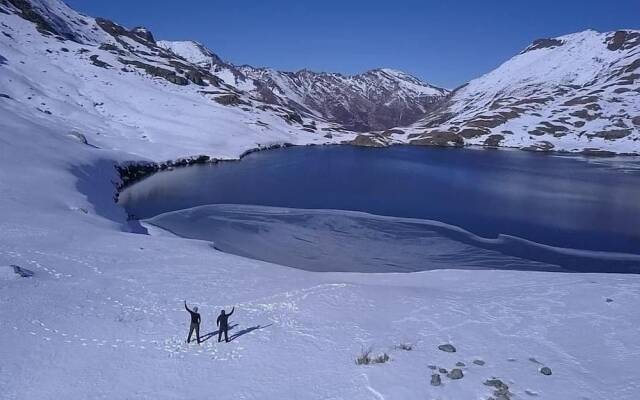 Cabañas entre montañas con tinajas calientes